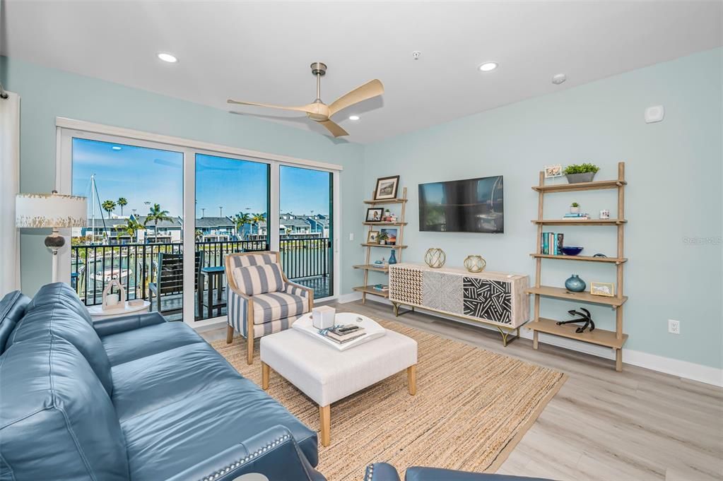 En Venta: $1,150,000 (3 camas, 3 baños, 1727 Pies cuadrados)