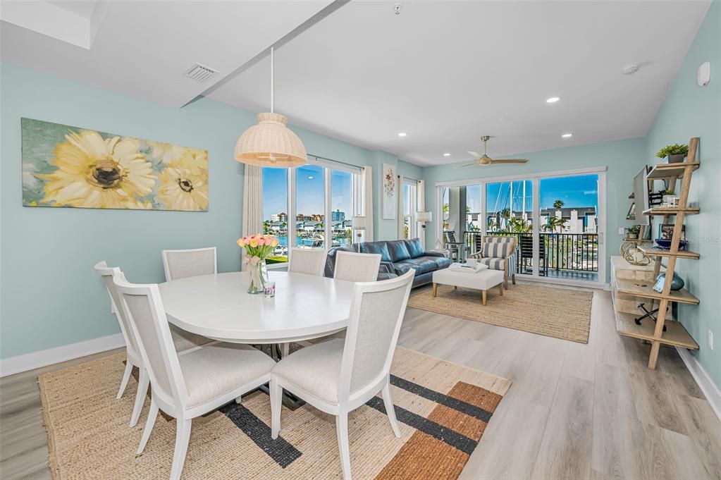 En Venta: $1,150,000 (3 camas, 3 baños, 1727 Pies cuadrados)