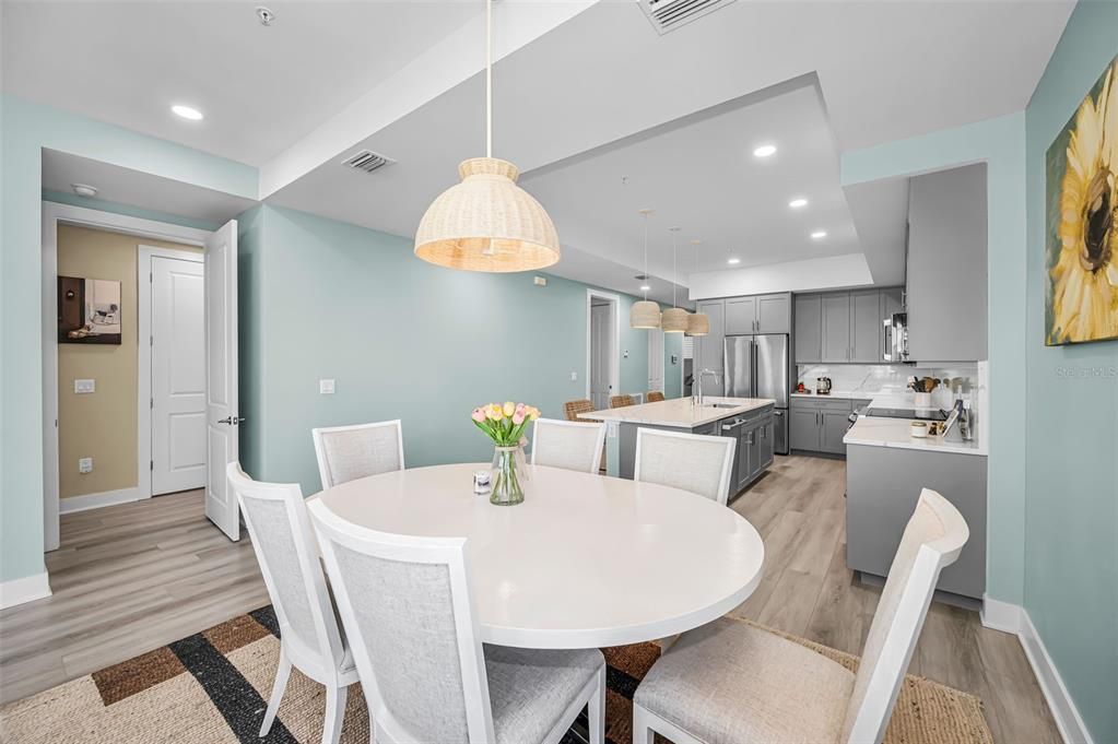 En Venta: $1,150,000 (3 camas, 3 baños, 1727 Pies cuadrados)