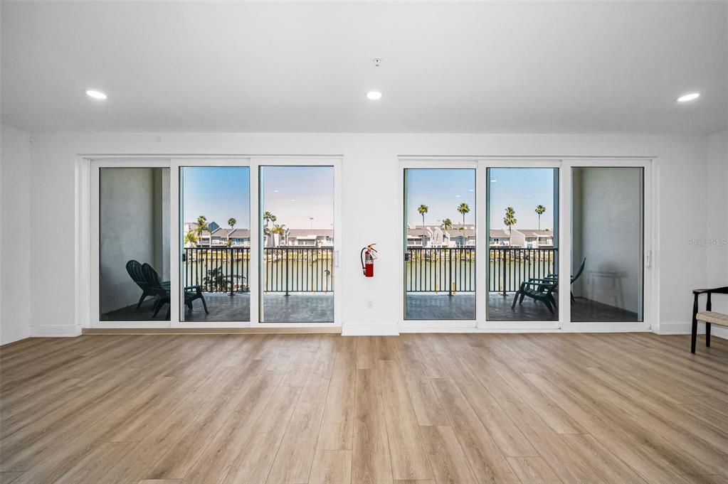 En Venta: $1,150,000 (3 camas, 3 baños, 1727 Pies cuadrados)