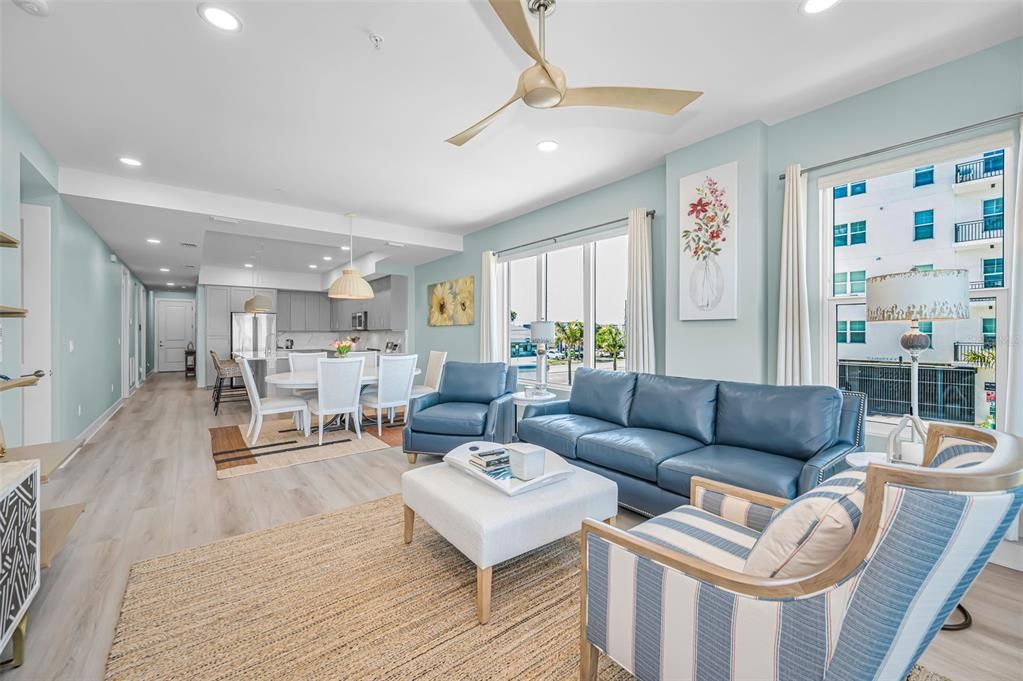 En Venta: $1,150,000 (3 camas, 3 baños, 1727 Pies cuadrados)