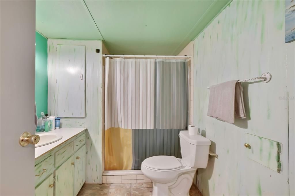 Activo con contrato: $85,000 (2 camas, 1 baños, 1410 Pies cuadrados)