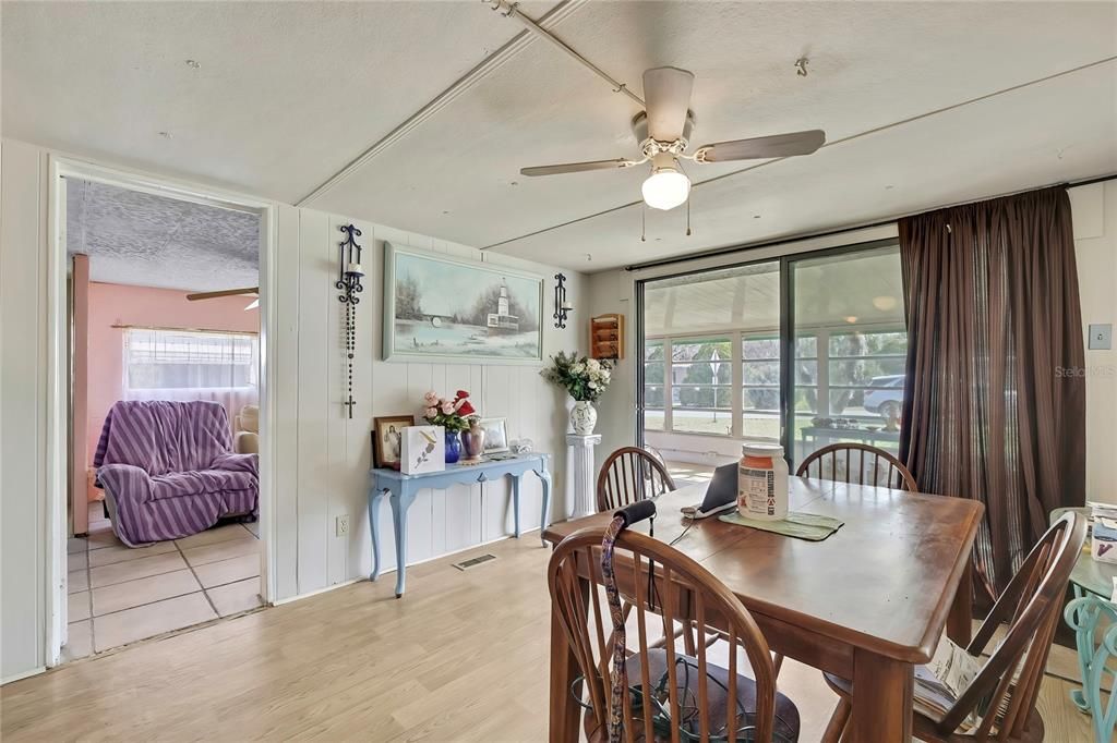 Activo con contrato: $85,000 (2 camas, 1 baños, 1410 Pies cuadrados)