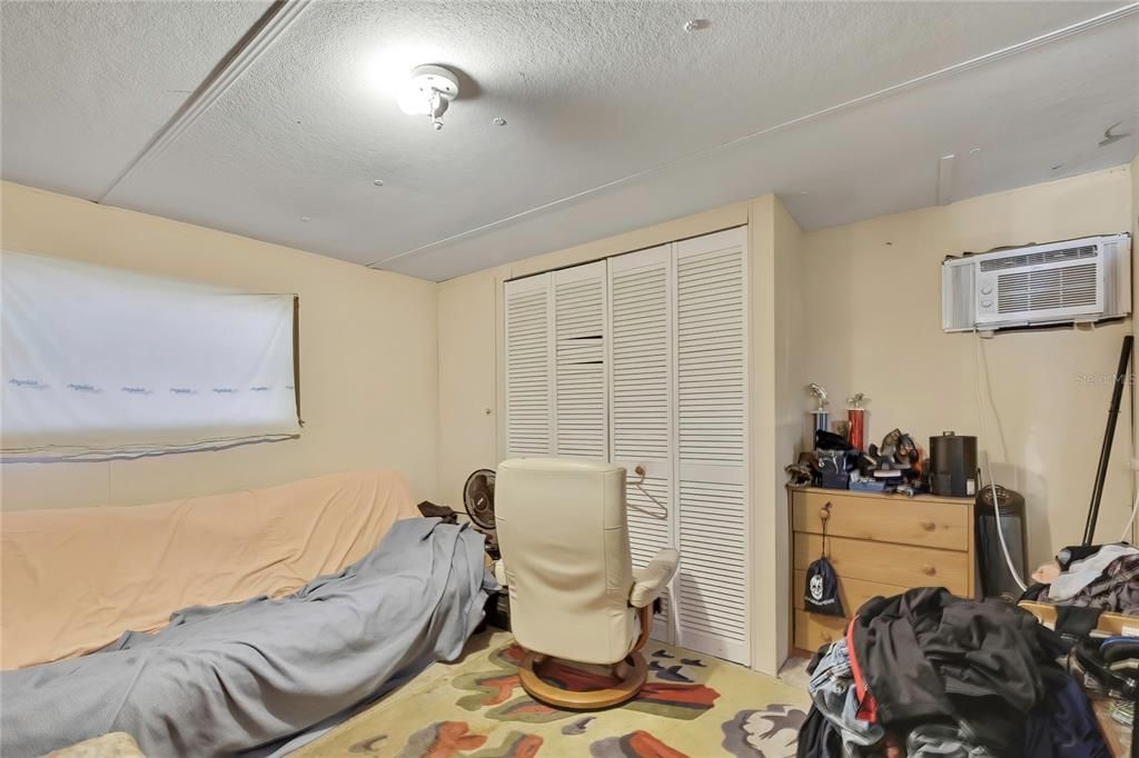 Activo con contrato: $85,000 (2 camas, 1 baños, 1410 Pies cuadrados)