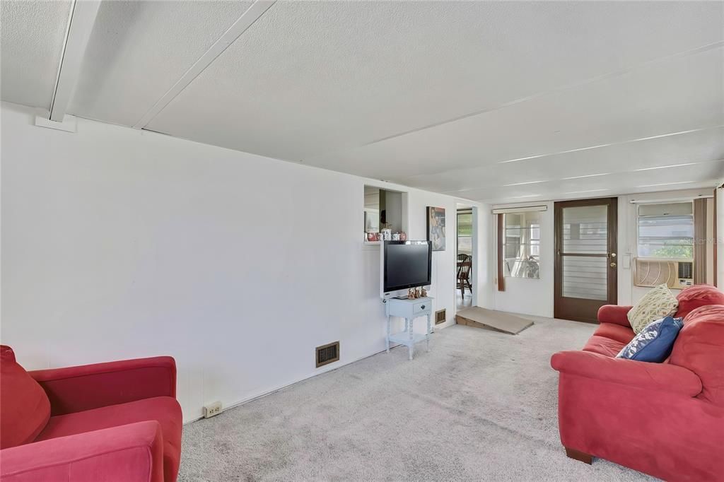 Activo con contrato: $85,000 (2 camas, 1 baños, 1410 Pies cuadrados)