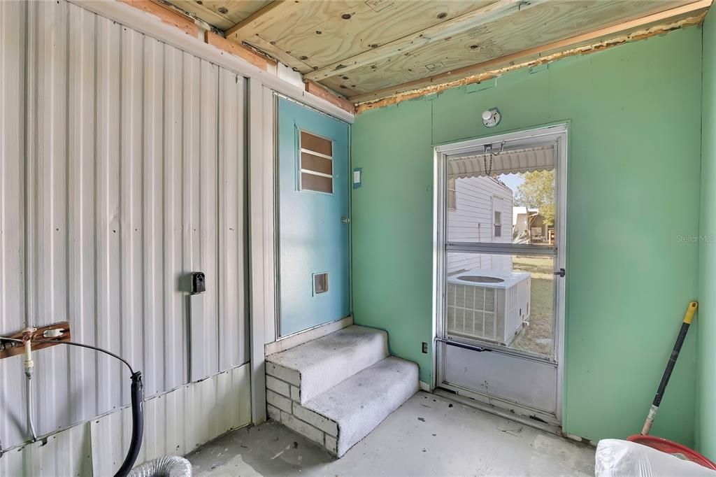 Activo con contrato: $85,000 (2 camas, 1 baños, 1410 Pies cuadrados)