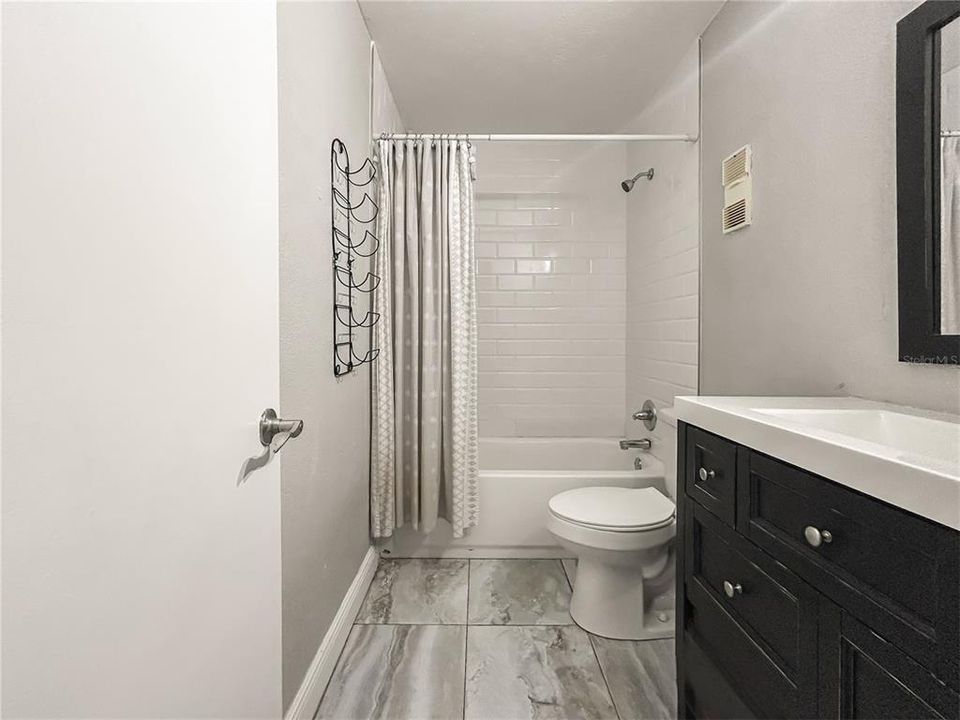 На продажу: $184,499 (2 спален, 1 ванн, 928 Квадратных фут)