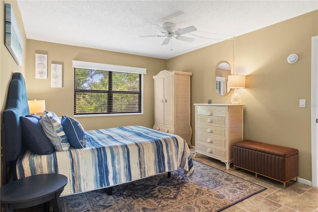 待售: $159,900 (2 贝兹, 2 浴室, 1144 平方英尺)