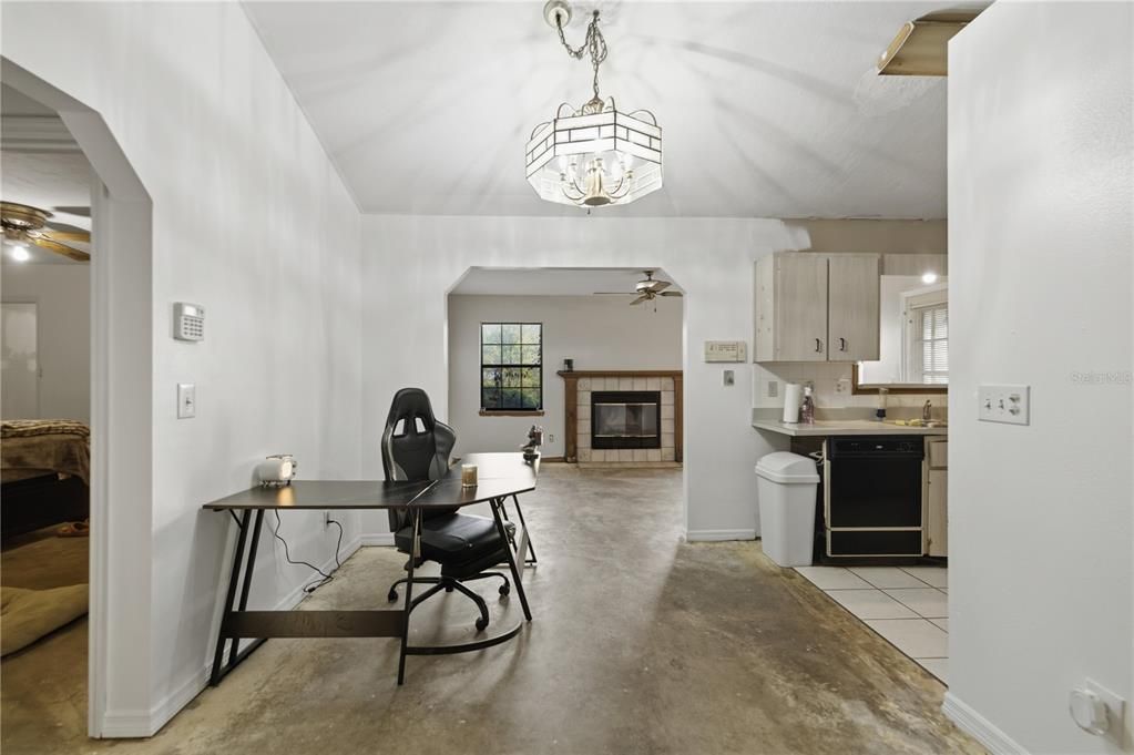 На продажу: $175,000 (3 спален, 2 ванн, 1275 Квадратных фут)