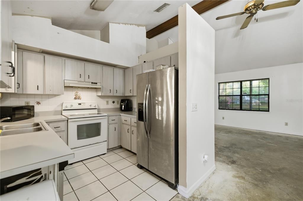 На продажу: $175,000 (3 спален, 2 ванн, 1275 Квадратных фут)