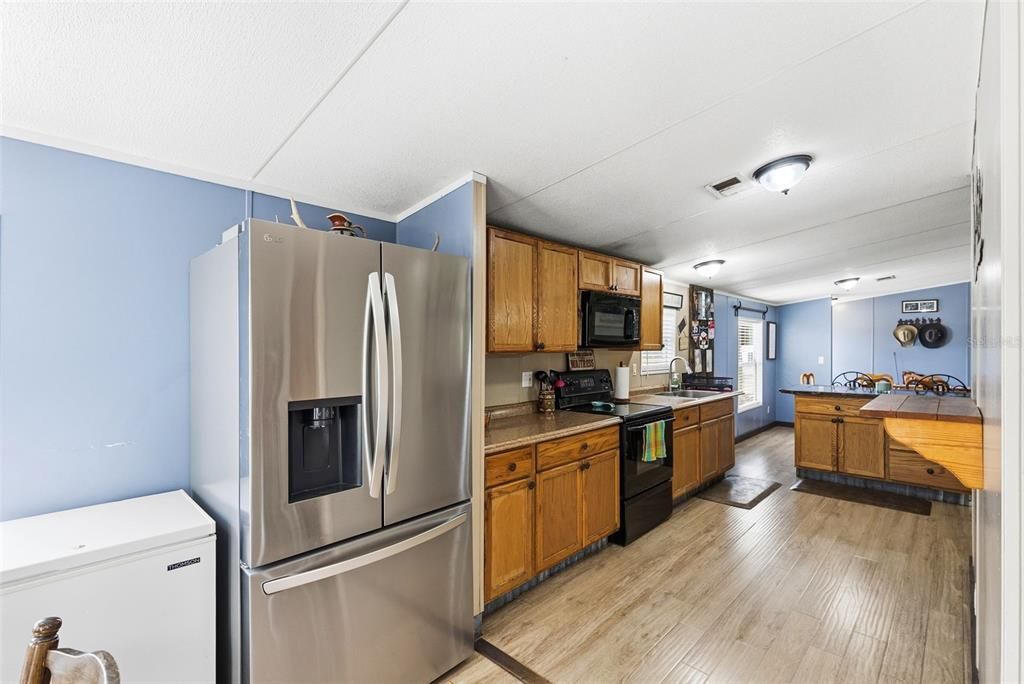 For Sale: $575,000 (4 beds, 2 baths, 1619 Square Feet)