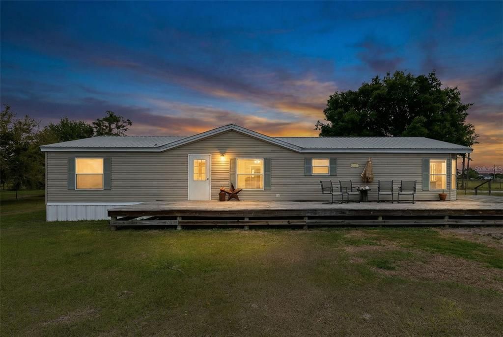 For Sale: $575,000 (4 beds, 2 baths, 1619 Square Feet)