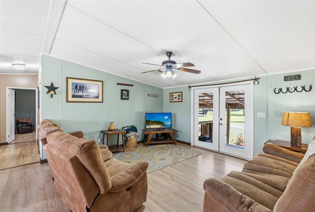 For Sale: $575,000 (4 beds, 2 baths, 1619 Square Feet)