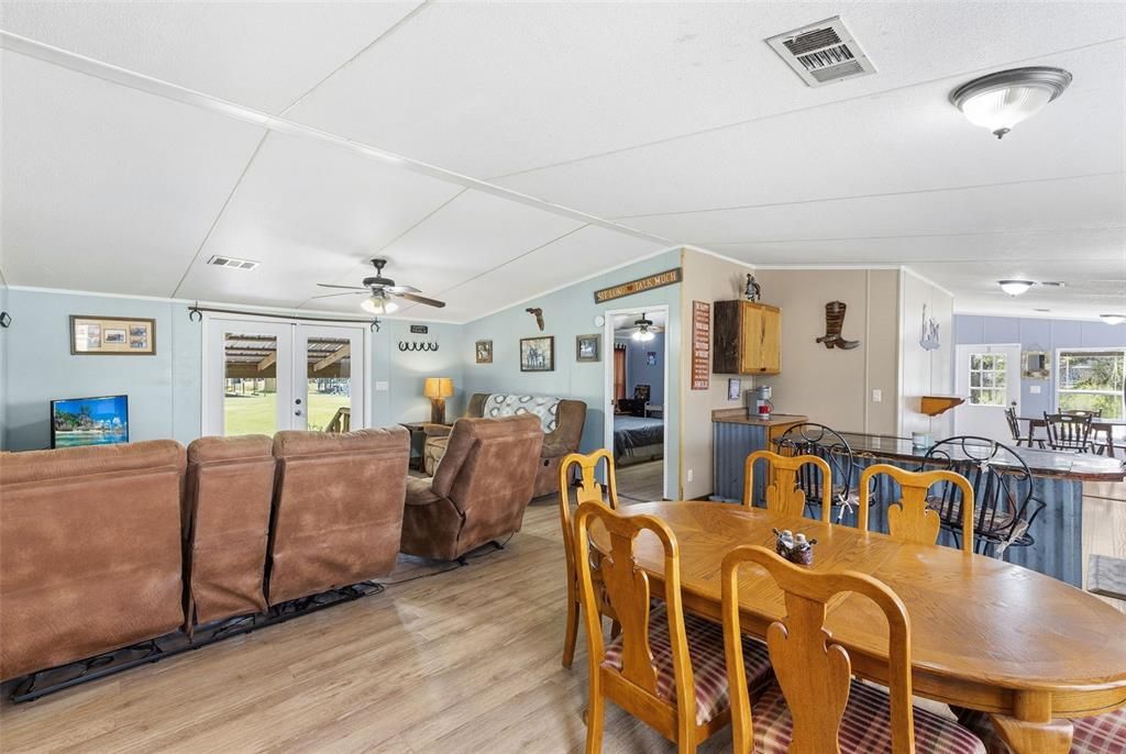 For Sale: $575,000 (4 beds, 2 baths, 1619 Square Feet)