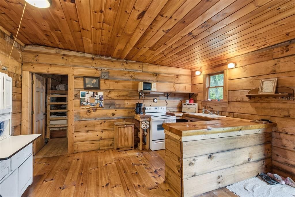 For Sale: $575,000 (4 beds, 2 baths, 1619 Square Feet)