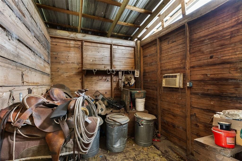 For Sale: $575,000 (4 beds, 2 baths, 1619 Square Feet)
