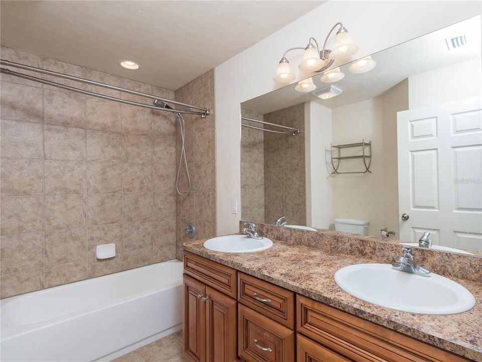 For Rent: $1,700 (3 beds, 2 baths, 1199 Square Feet)