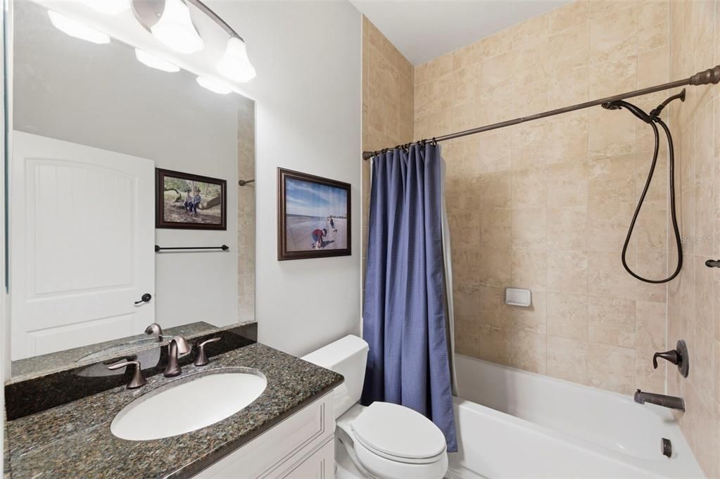 En Venta: $1,300,000 (4 camas, 3 baños, 3432 Pies cuadrados)
