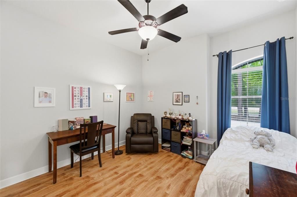 En Venta: $1,300,000 (4 camas, 3 baños, 3432 Pies cuadrados)