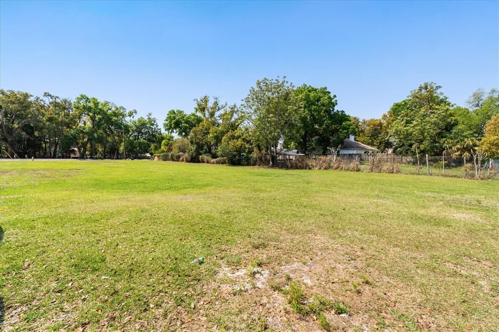 На продажу: $239,900 (0.46 acres)