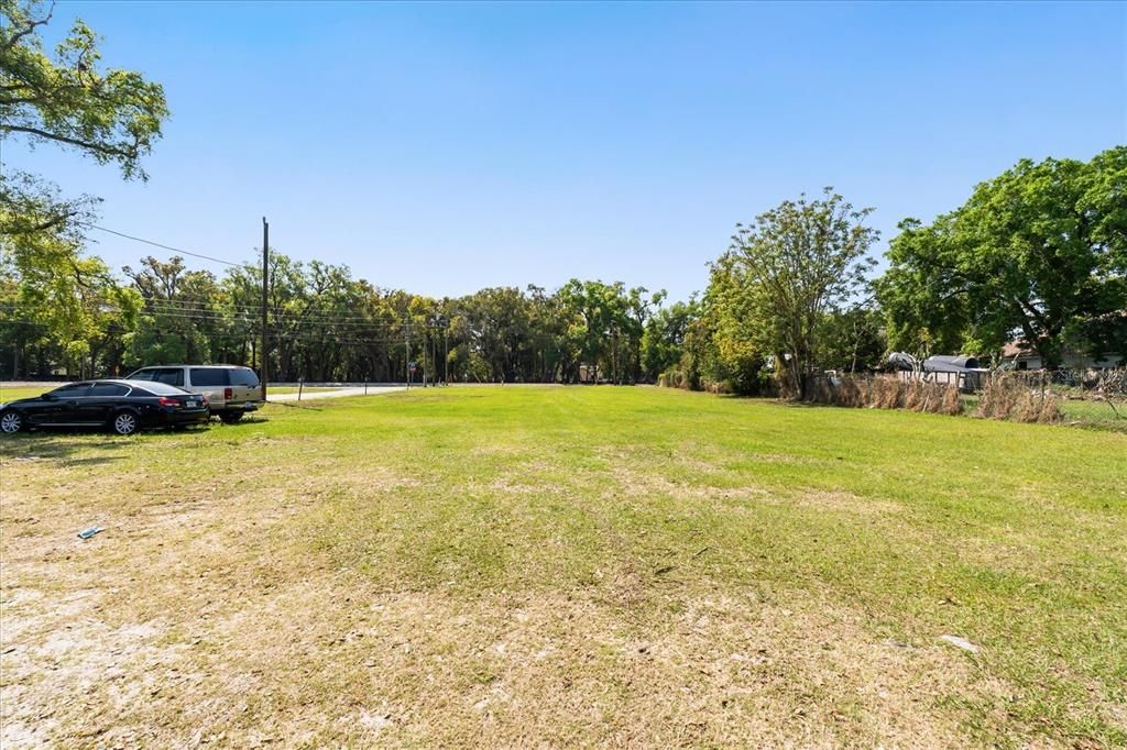 На продажу: $239,900 (0.46 acres)