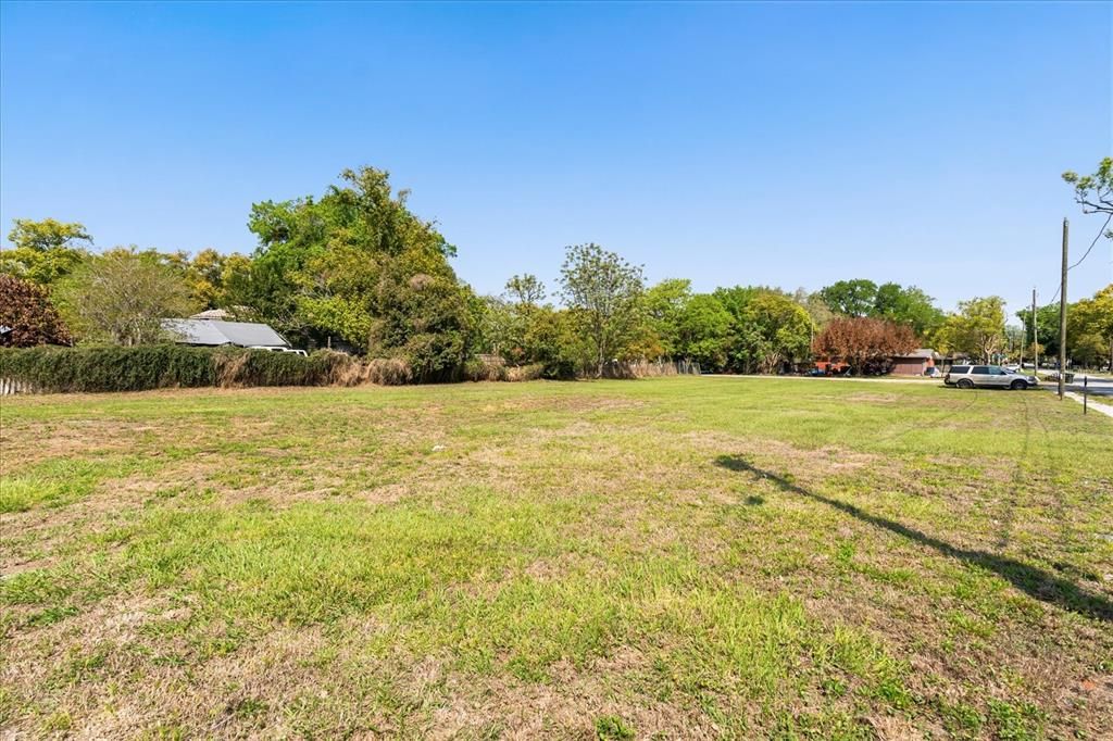 На продажу: $239,900 (0.46 acres)