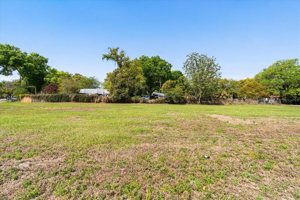 На продажу: $239,900 (0.46 acres)