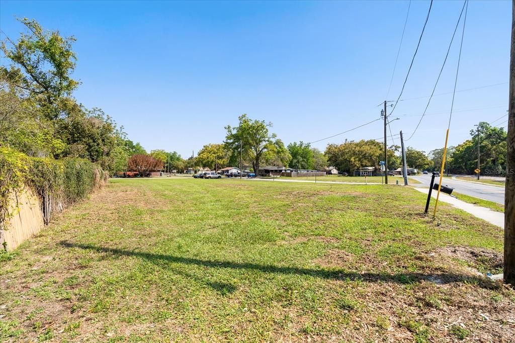 На продажу: $239,900 (0.46 acres)