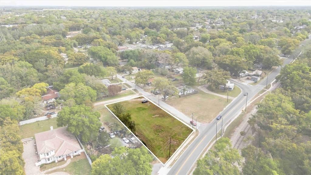 На продажу: $239,900 (0.46 acres)