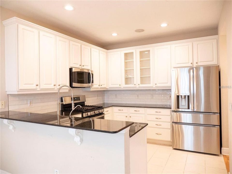 Activo con contrato: $645,000 (3 camas, 3 baños, 1930 Pies cuadrados)