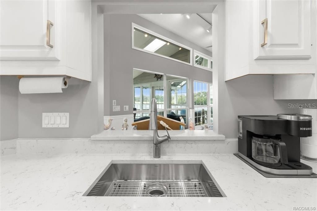 En Venta: $1,350,000 (3 camas, 2 baños, 2219 Pies cuadrados)