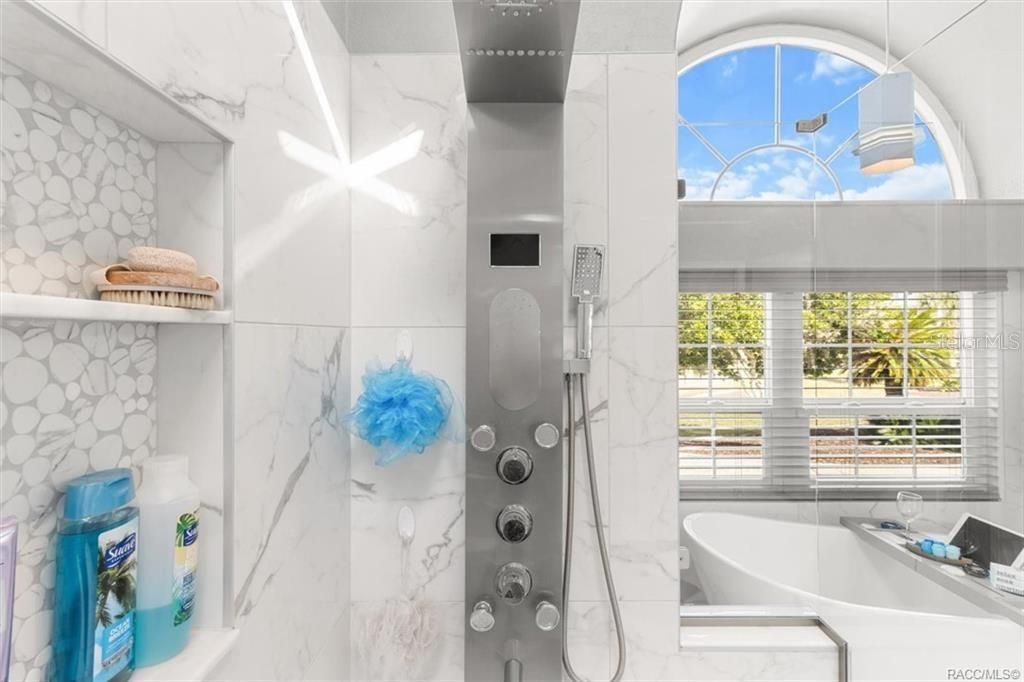 En Venta: $1,350,000 (3 camas, 2 baños, 2219 Pies cuadrados)