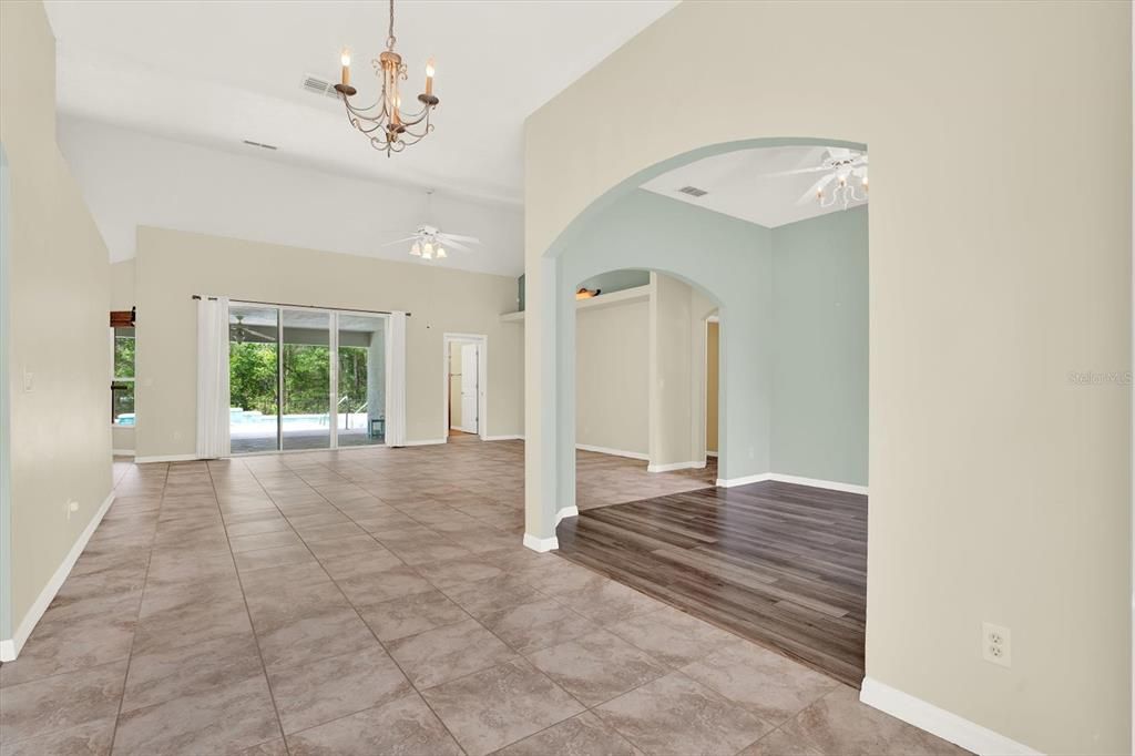 For Sale: $500,000 (4 beds, 3 baths, 2536 Square Feet)