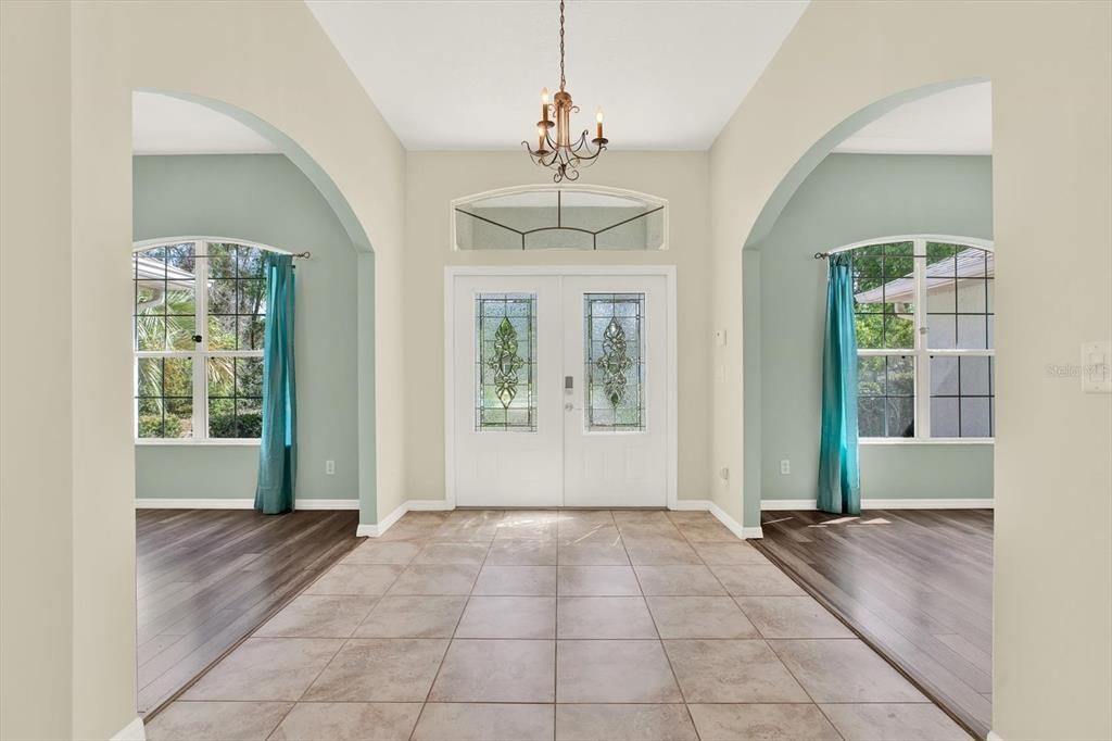 For Sale: $500,000 (4 beds, 3 baths, 2536 Square Feet)