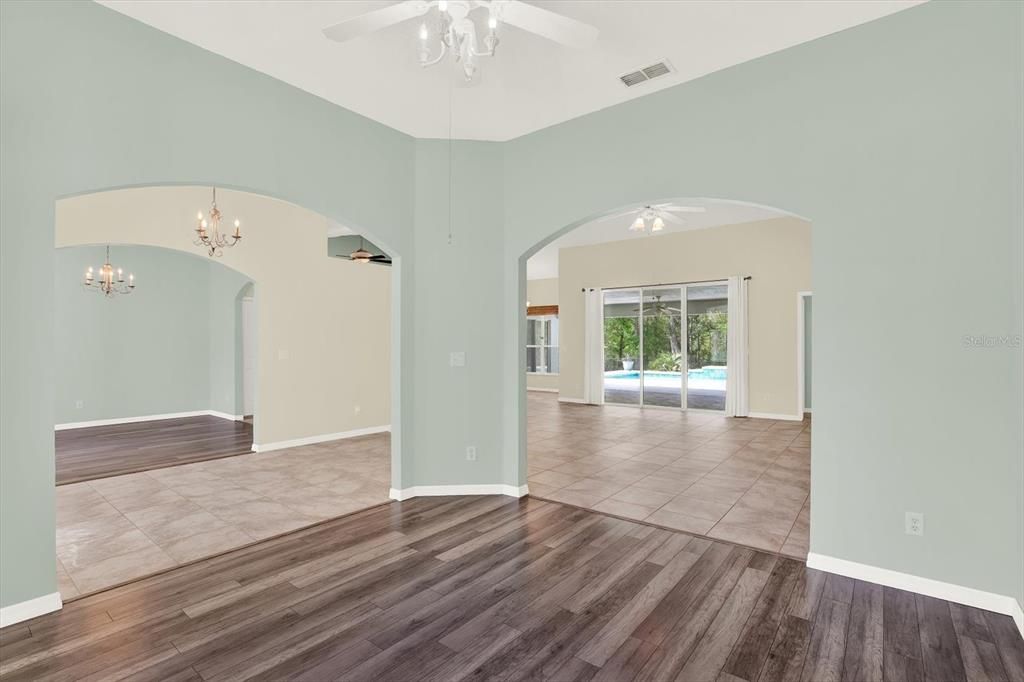 For Sale: $500,000 (4 beds, 3 baths, 2536 Square Feet)