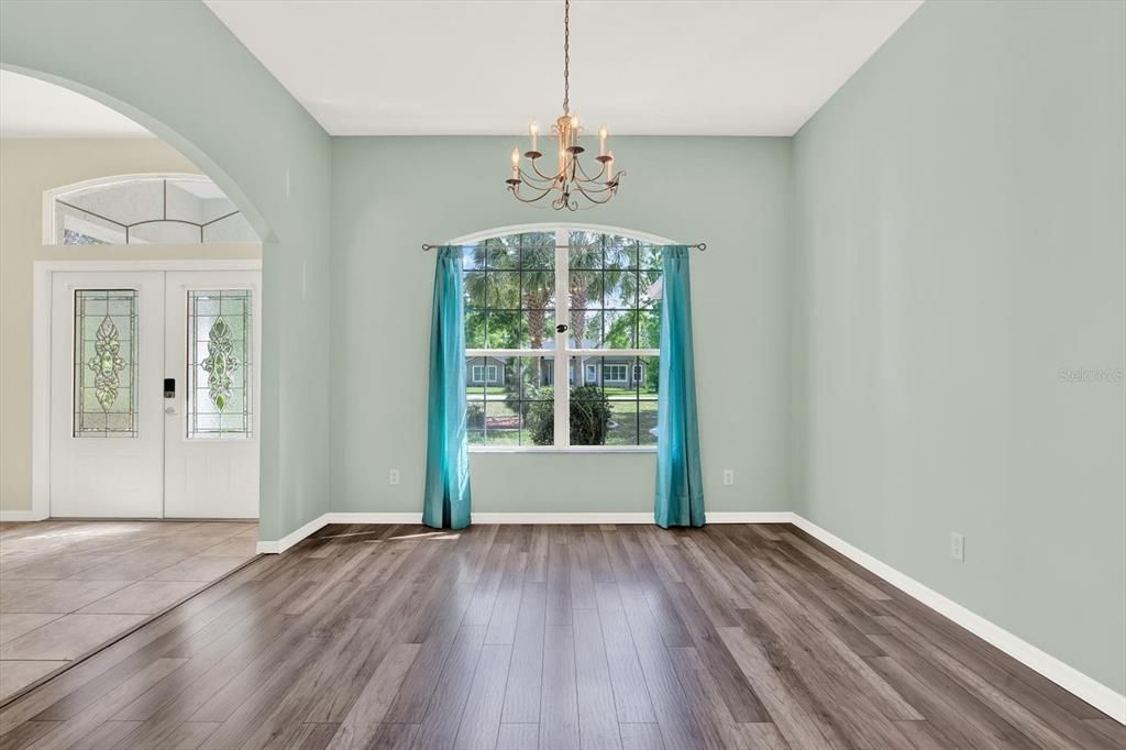 For Sale: $500,000 (4 beds, 3 baths, 2536 Square Feet)