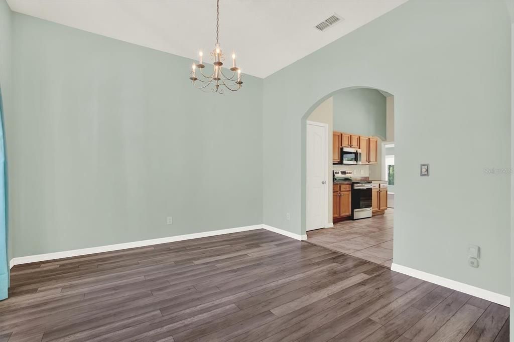 For Sale: $500,000 (4 beds, 3 baths, 2536 Square Feet)