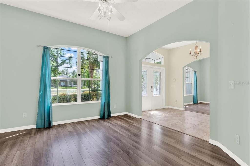 For Sale: $500,000 (4 beds, 3 baths, 2536 Square Feet)