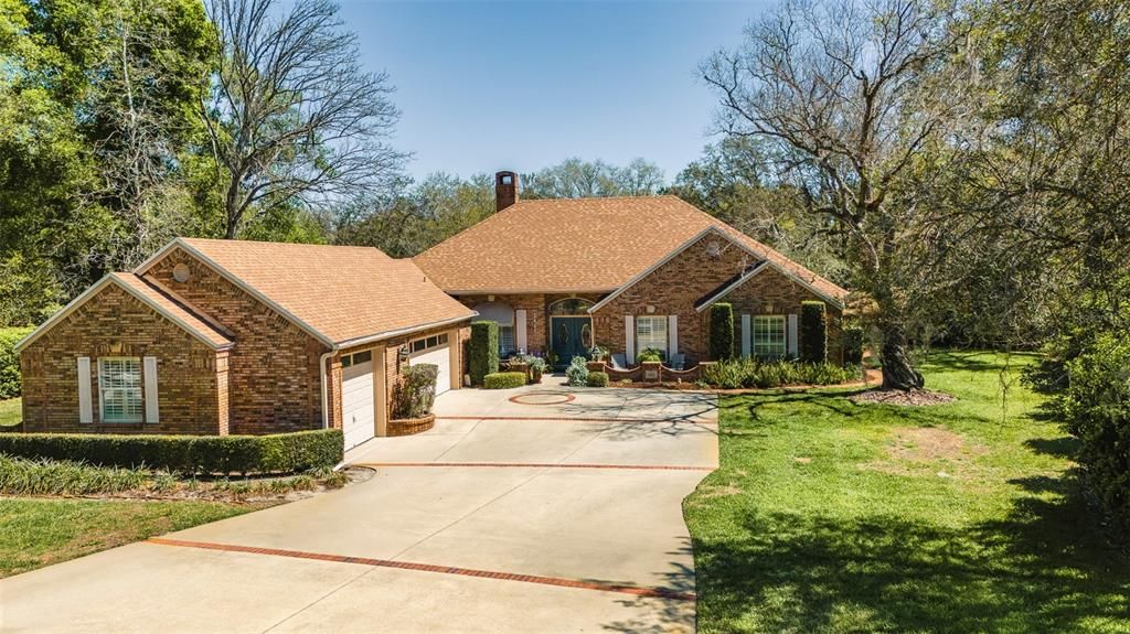 Под контрактом: $579,900 (3 спален, 2 ванн, 3015 Квадратных фут)