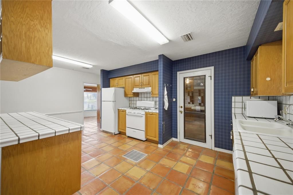 For Sale: $539,000 (2 beds, 3 baths, 2240 Square Feet)