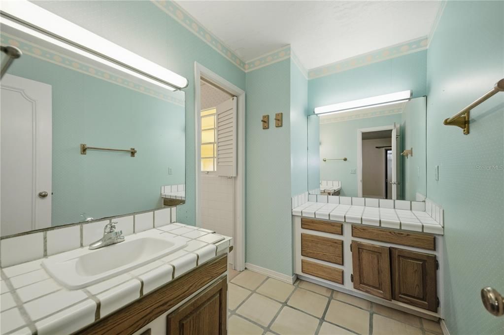 For Sale: $539,000 (2 beds, 3 baths, 2240 Square Feet)