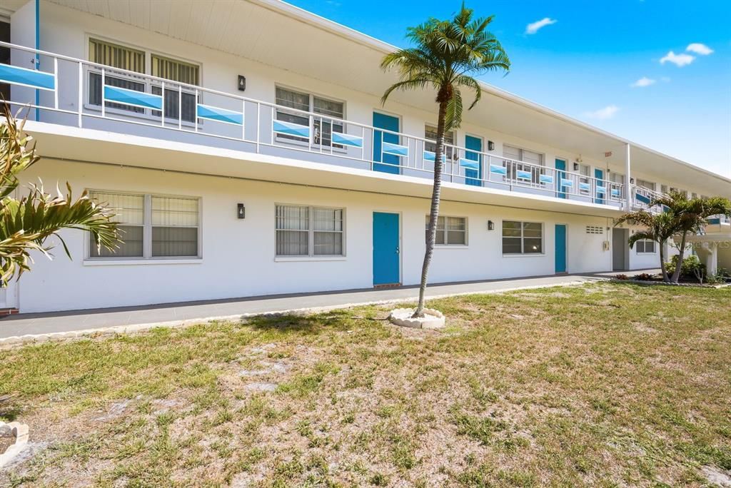 For Sale: $79,000 (2 beds, 1 baths, 870 Square Feet)
