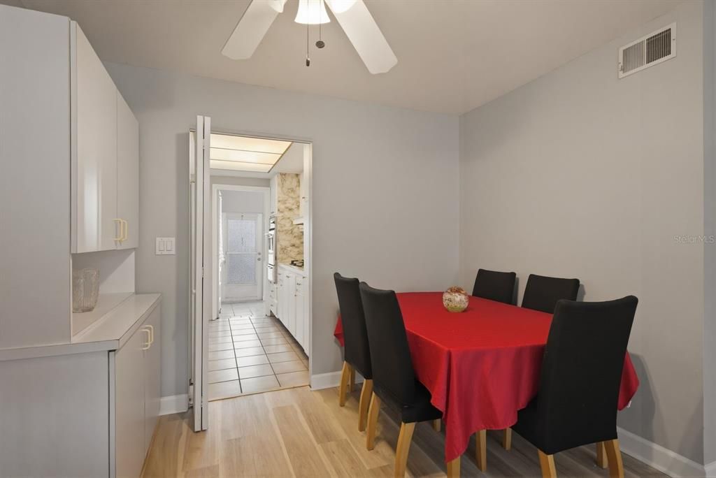 For Sale: $79,000 (2 beds, 1 baths, 870 Square Feet)