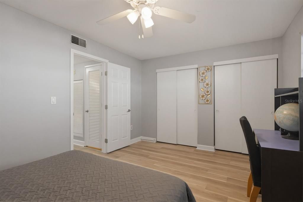 For Sale: $79,000 (2 beds, 1 baths, 870 Square Feet)