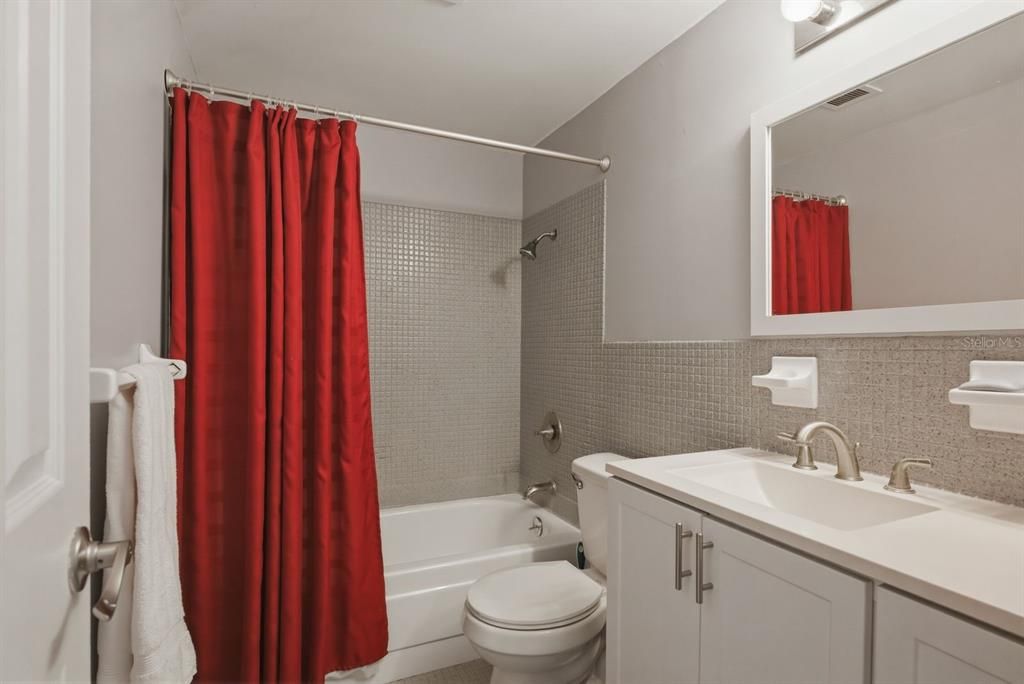 For Sale: $79,000 (2 beds, 1 baths, 870 Square Feet)