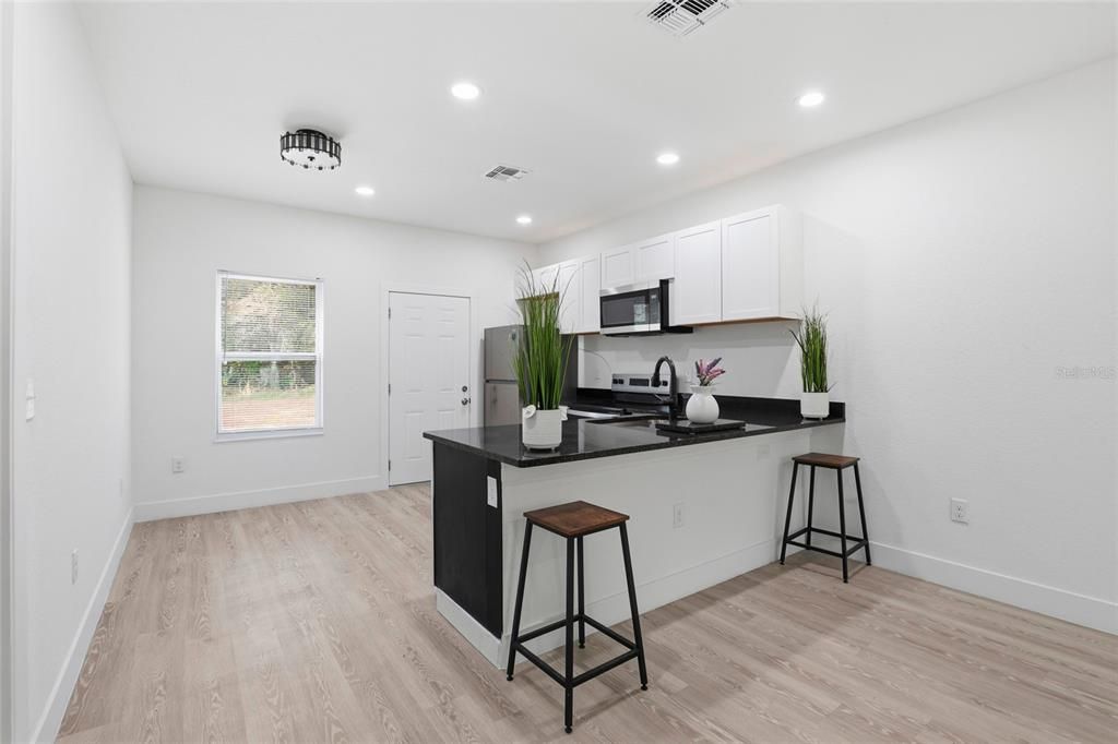 На продажу: $235,000 (3 спален, 2 ванн, 1112 Квадратных фут)