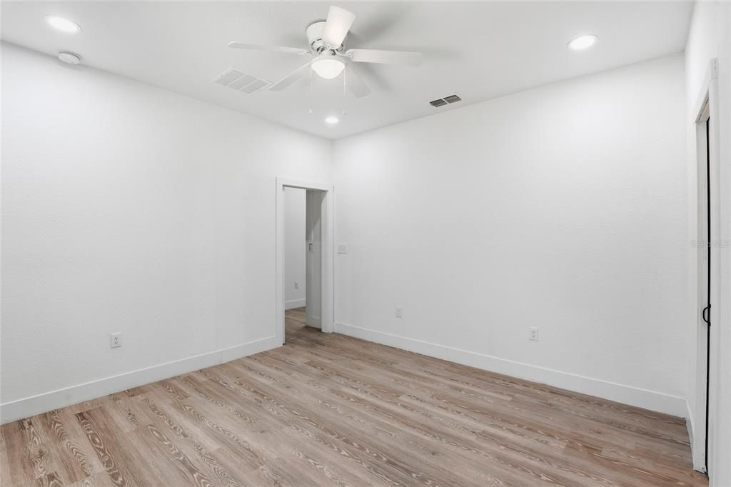 На продажу: $235,000 (3 спален, 2 ванн, 1112 Квадратных фут)