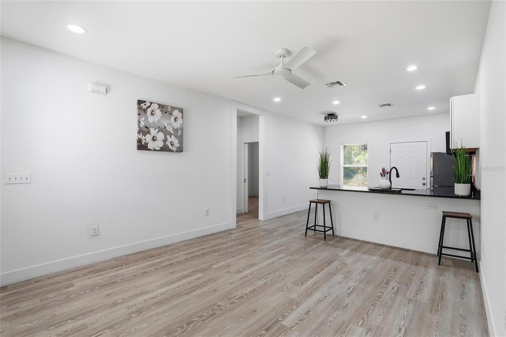 На продажу: $235,000 (3 спален, 2 ванн, 1112 Квадратных фут)