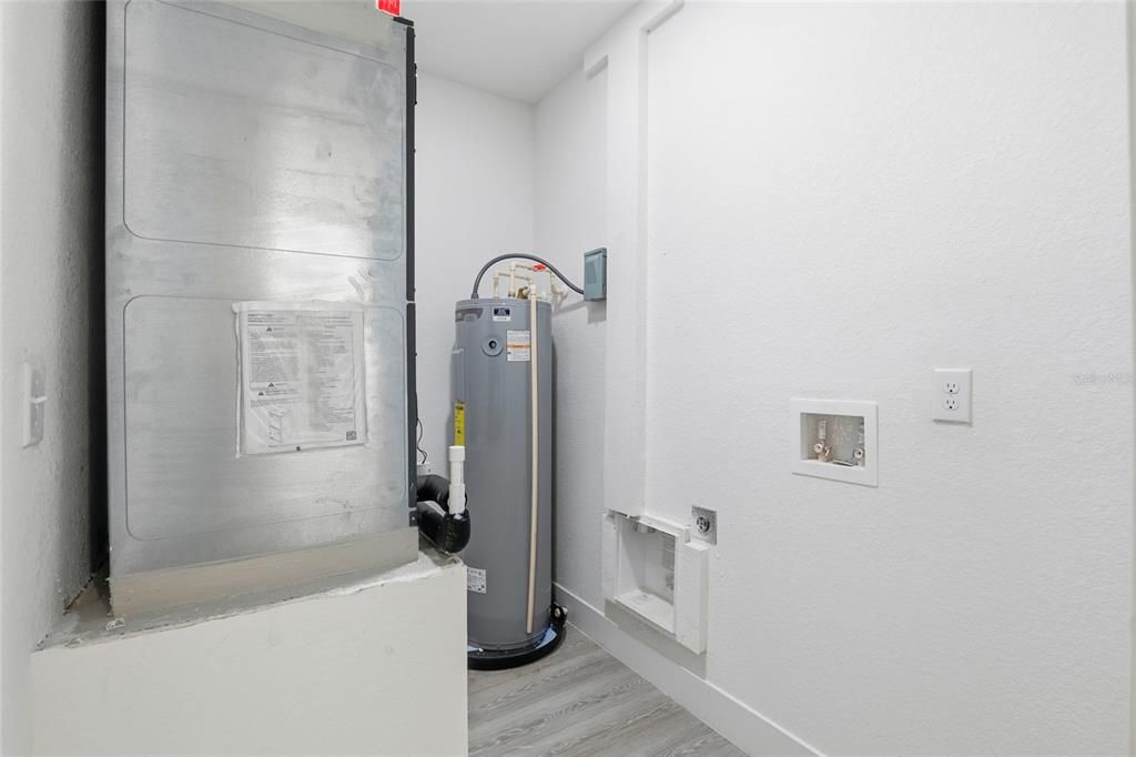 На продажу: $235,000 (3 спален, 2 ванн, 1112 Квадратных фут)