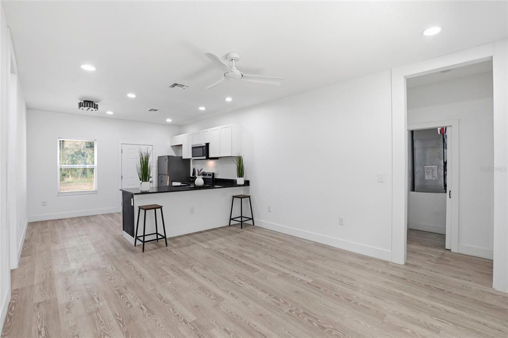 На продажу: $235,000 (3 спален, 2 ванн, 1112 Квадратных фут)